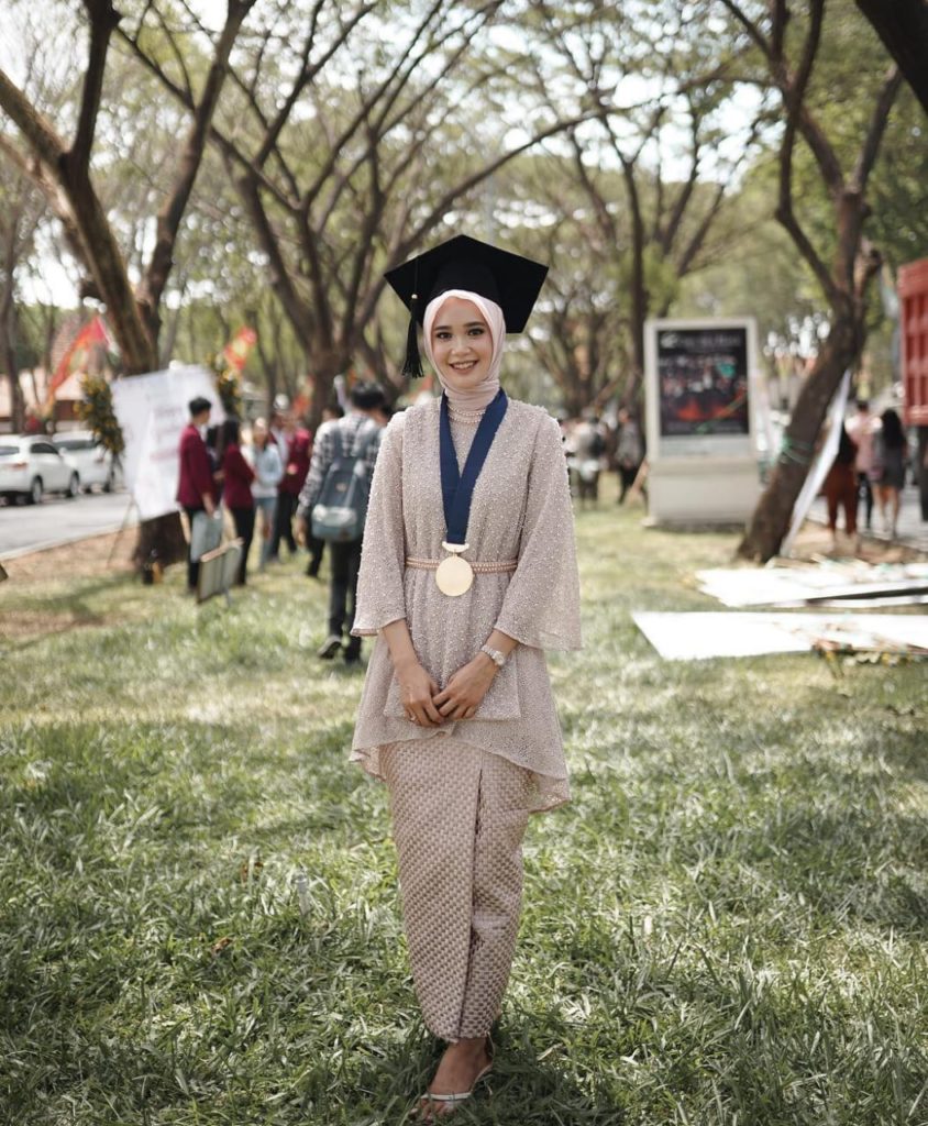 Kebaya Modern Remaja Untuk Wisuda